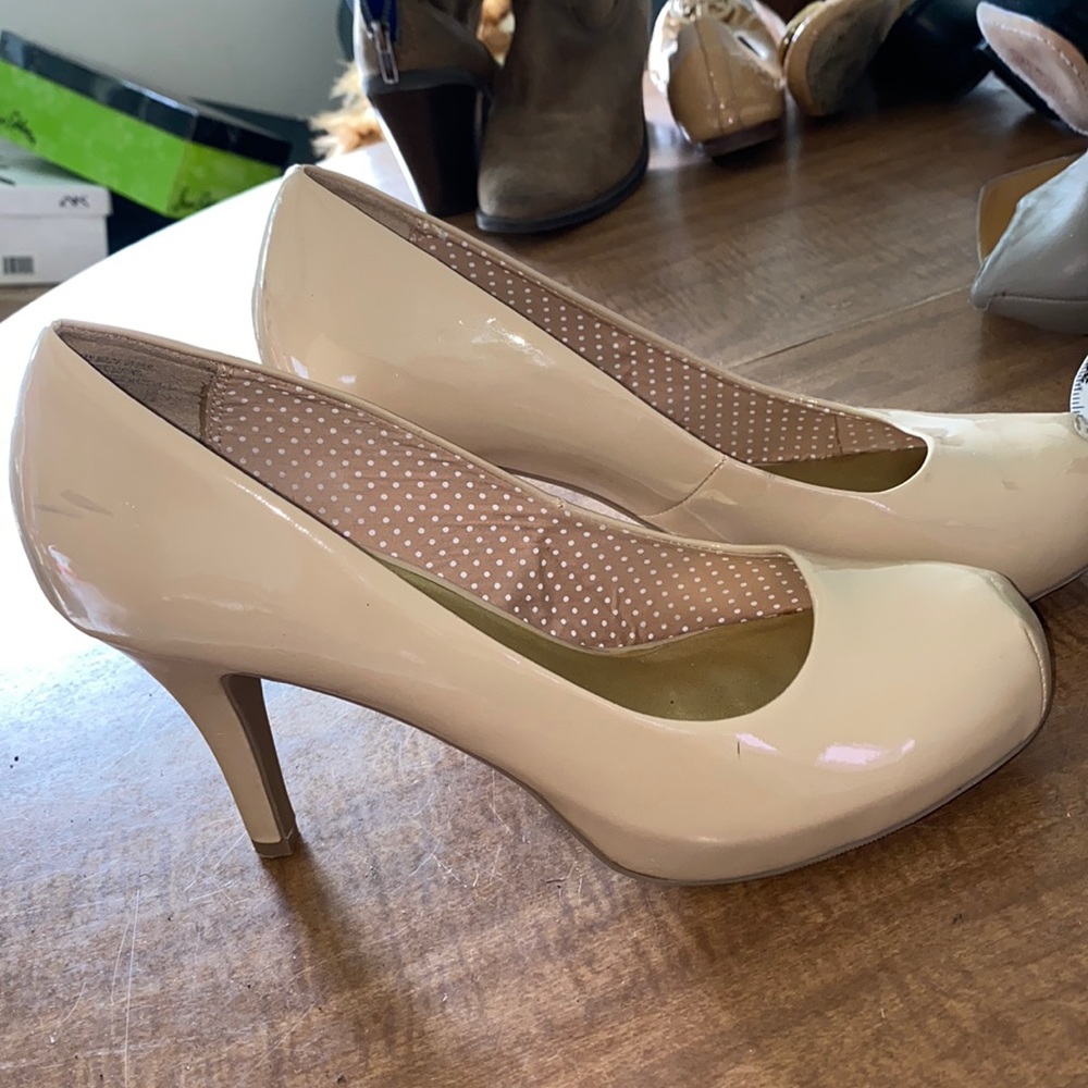 SM New York nude pumps